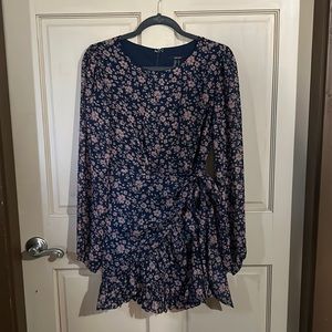 Floral printed wrap dress sz medium.